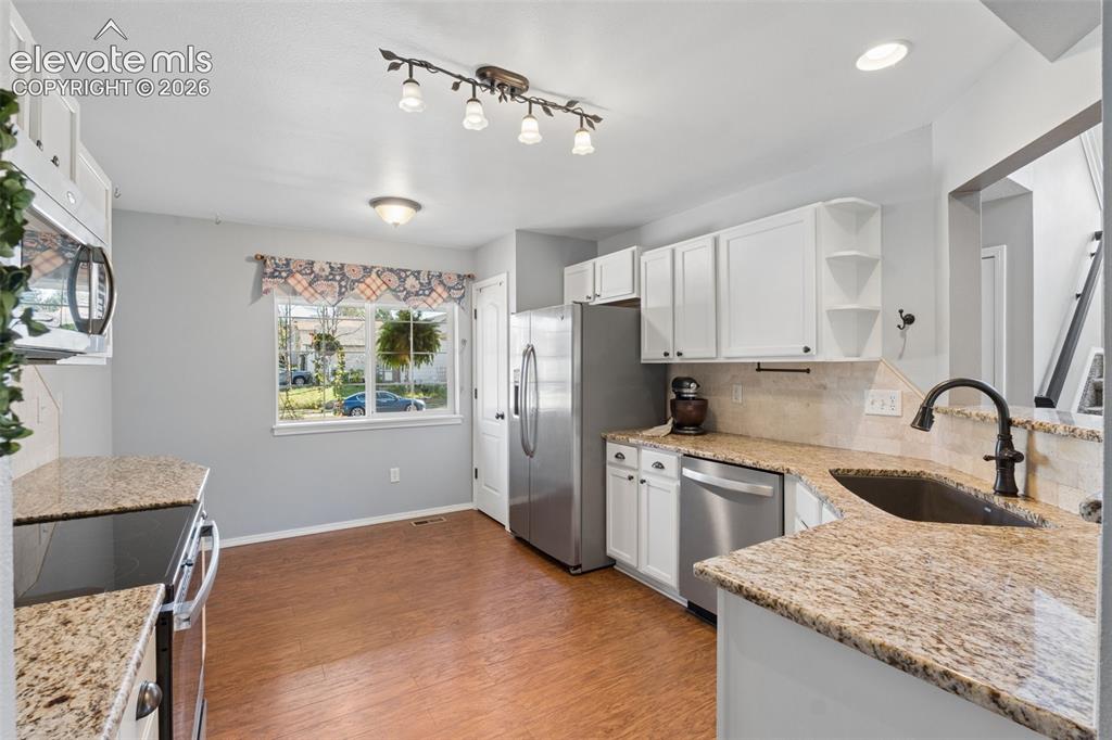 Image 10 of 27: Kitchen