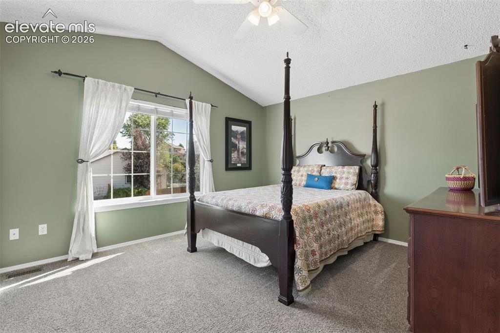 Image 16 of 27: Bedroom