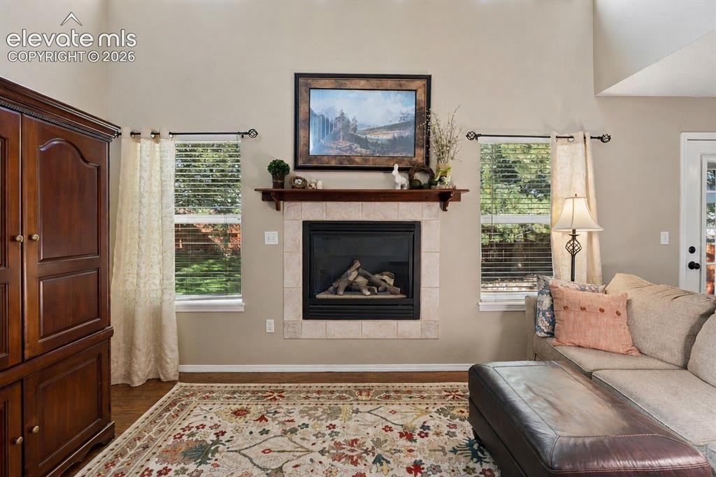 Image 5 of 27: Living Room