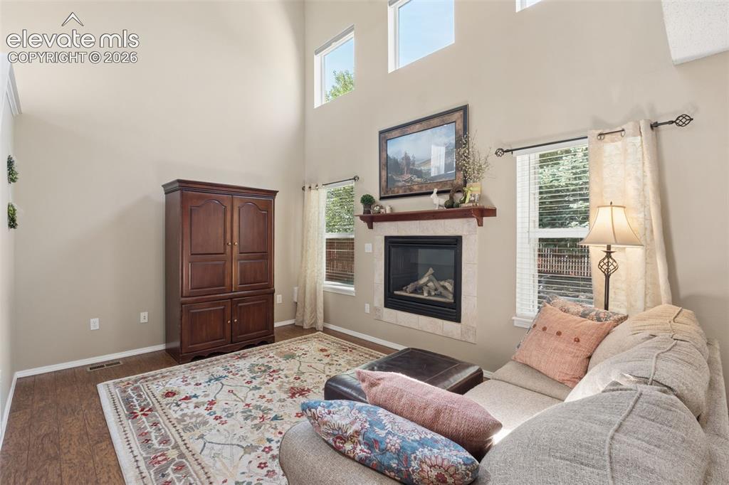 Image 6 of 27: Living Room