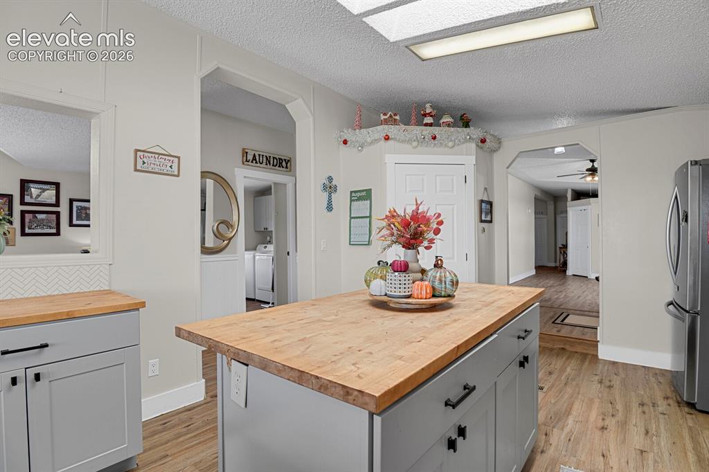 Image 19 of 50: Kitchen