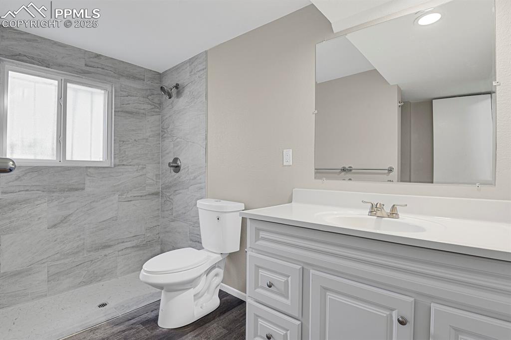 Image 30 of 39: Bathroom