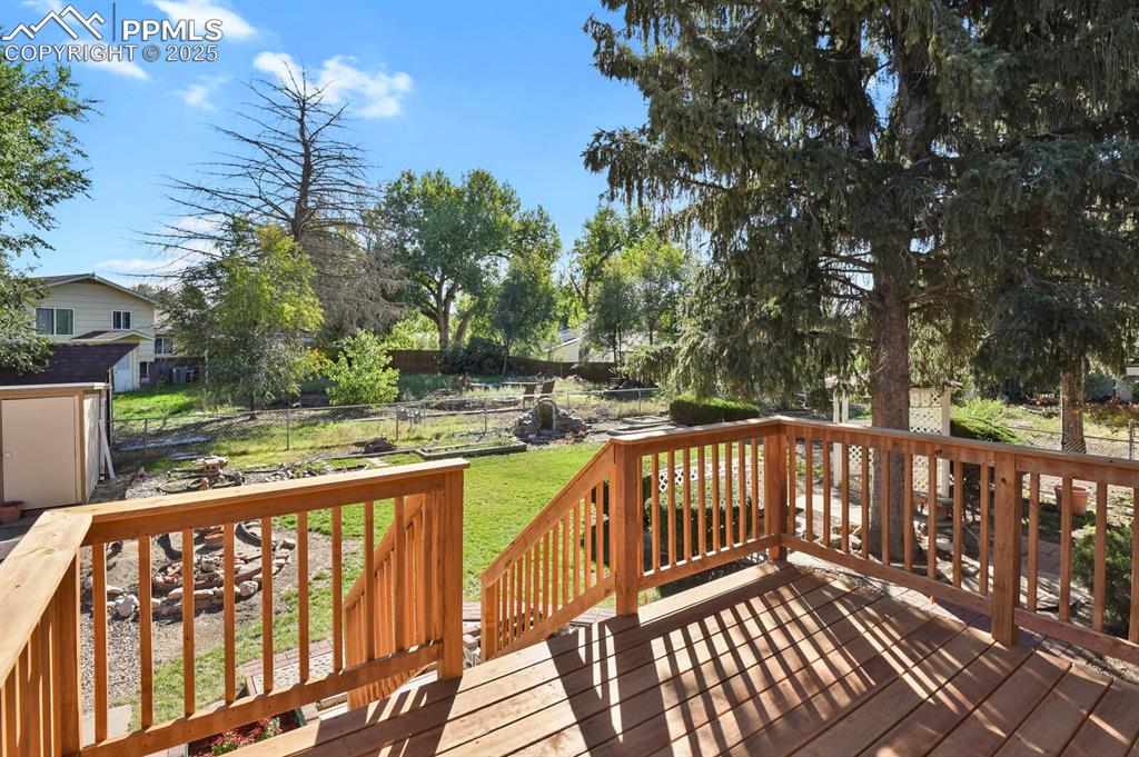 Image 34 of 39: Deck