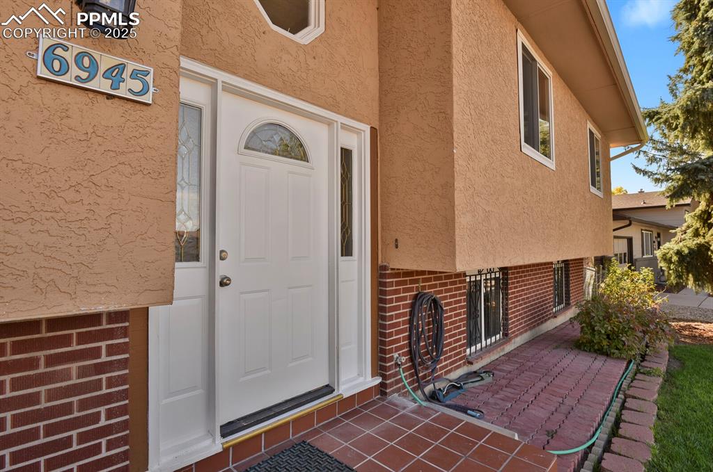 Image 4 of 39: Entry