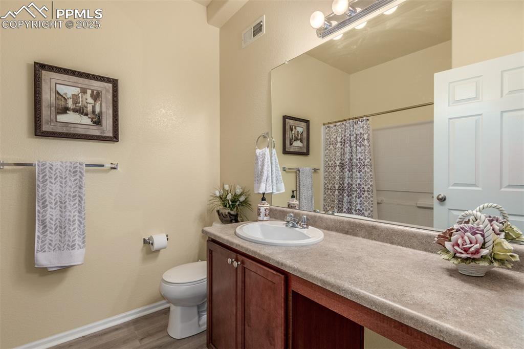 Image 18 of 29: Bathroom