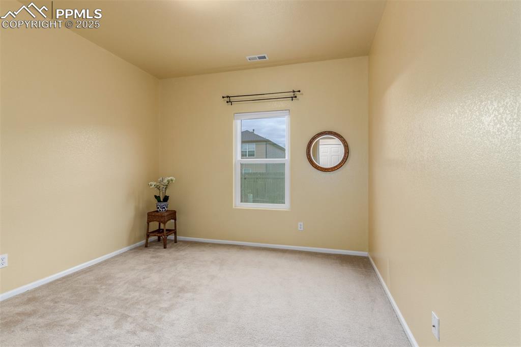 Image 19 of 29: Bedroom