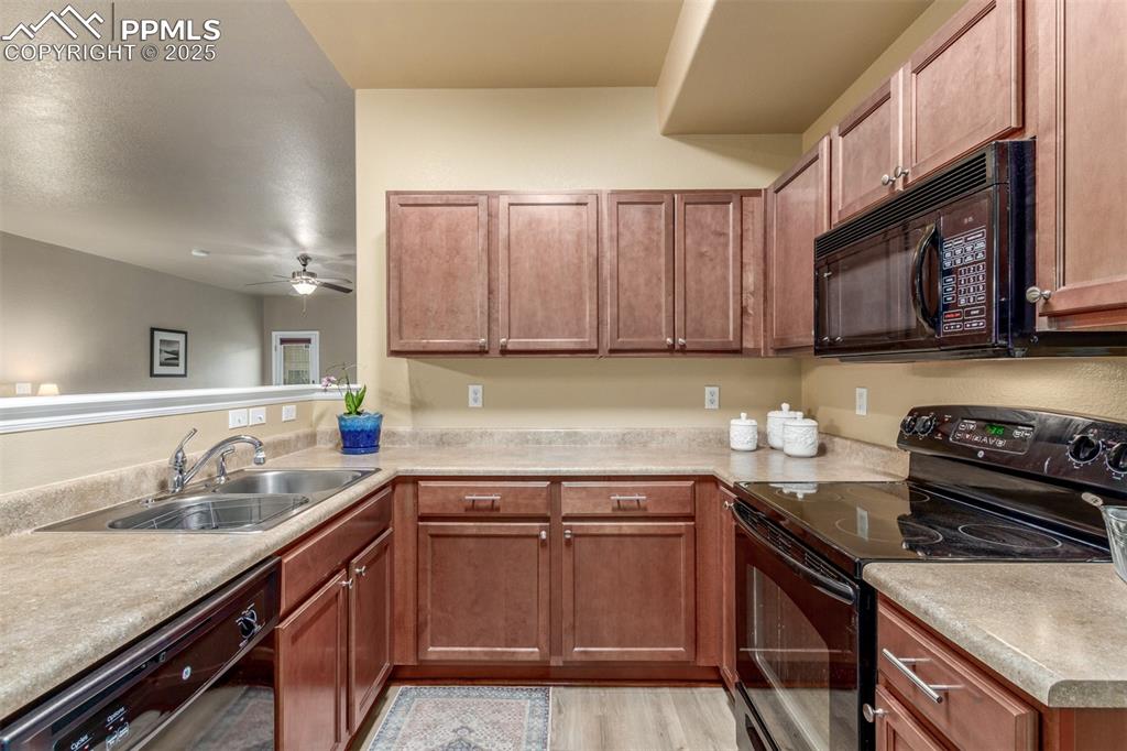 Image 8 of 29: Kitchen