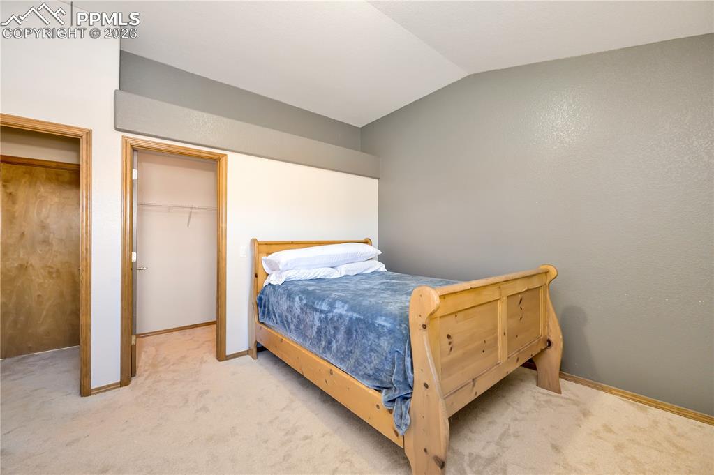 Image 18 of 30: Bedroom