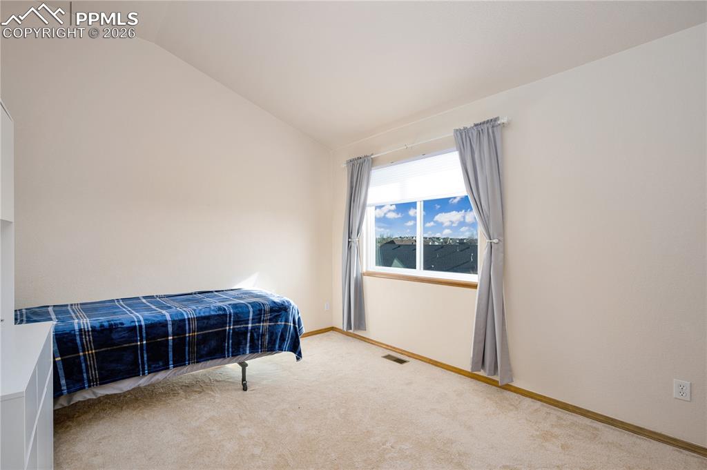 Image 19 of 30: Bedroom