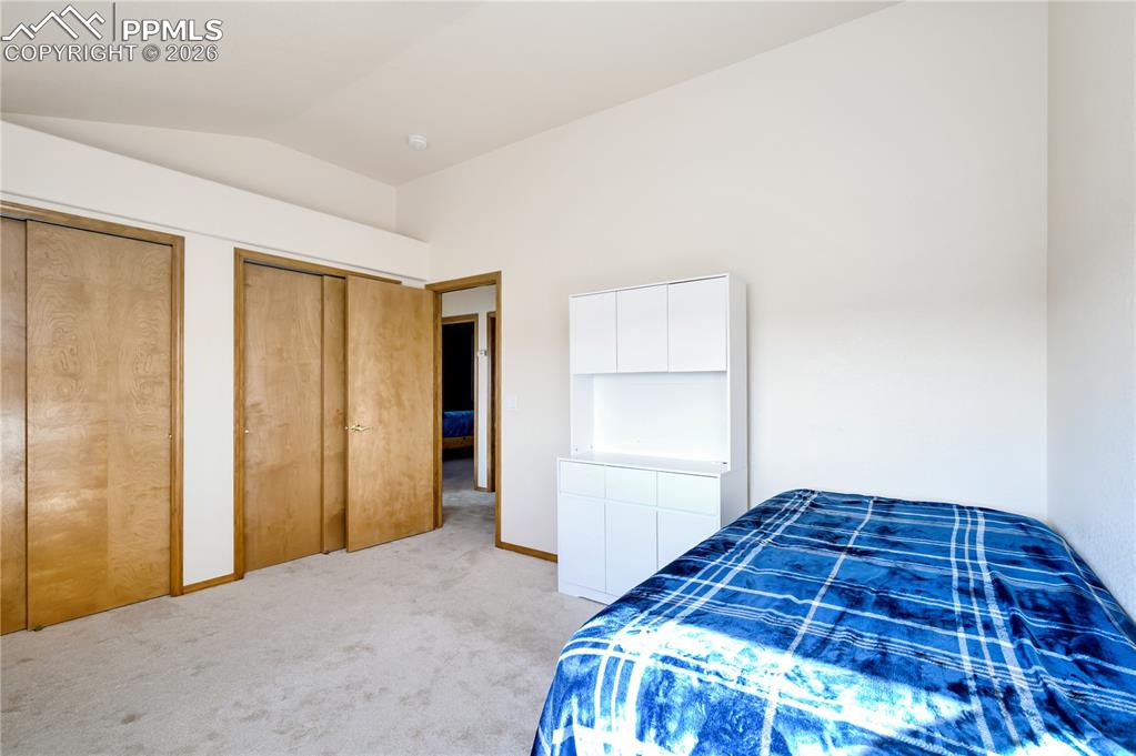 Image 20 of 30: Bedroom