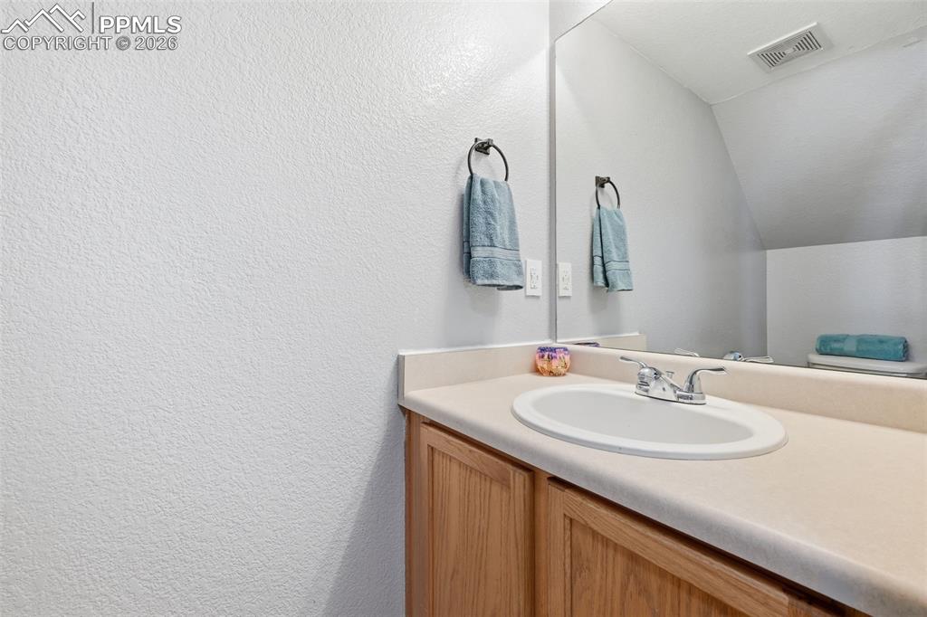 Image 13 of 36: Bathroom