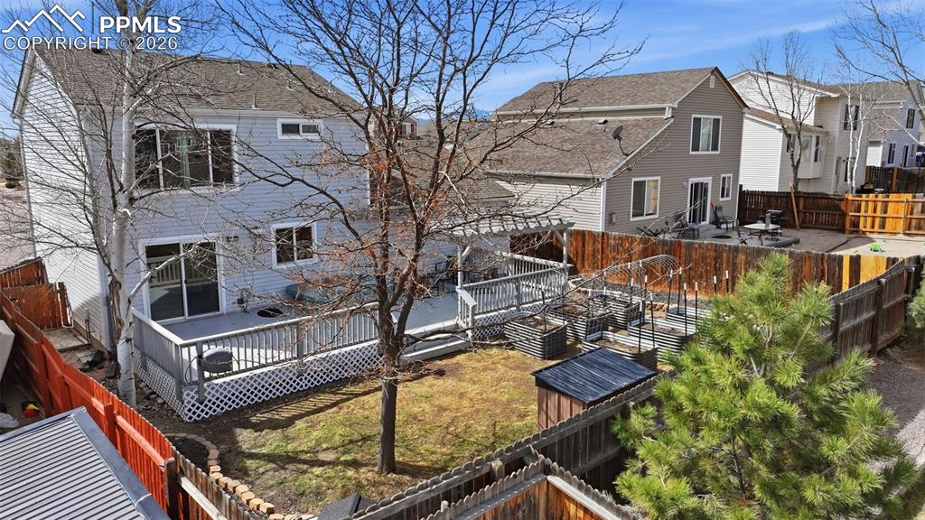 Image 24 of 36: Back of Structure