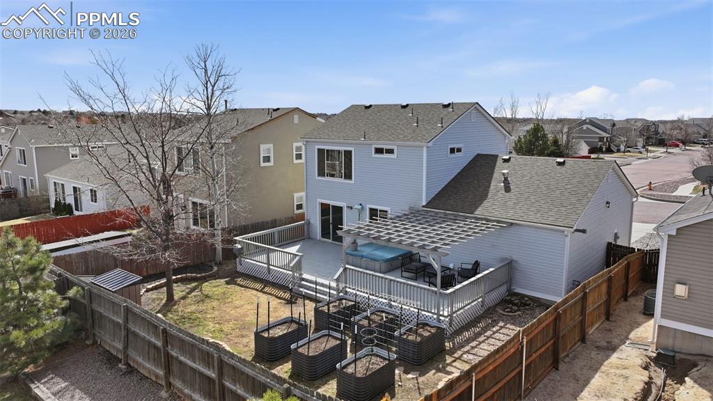 Image 25 of 36: Back of Structure