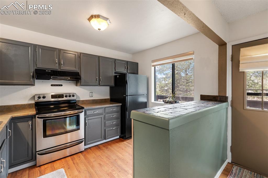 Image 7 of 34: Living Room 