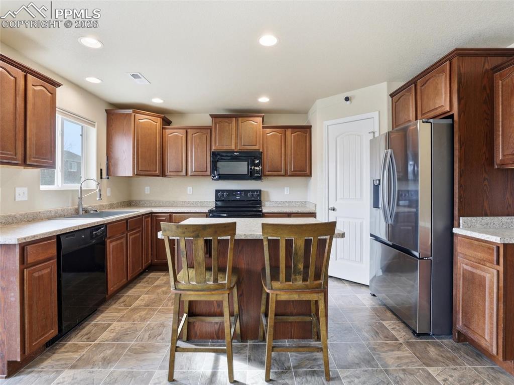 Image 10 of 43: Kitchen