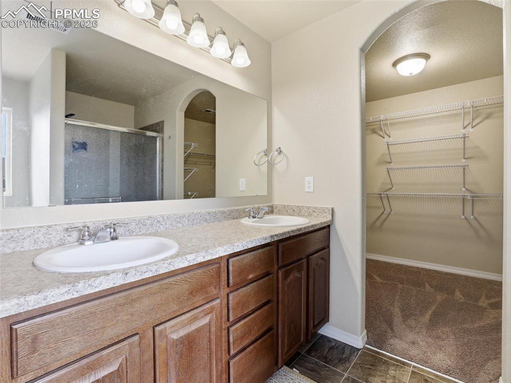 Image 21 of 43: Bathroom