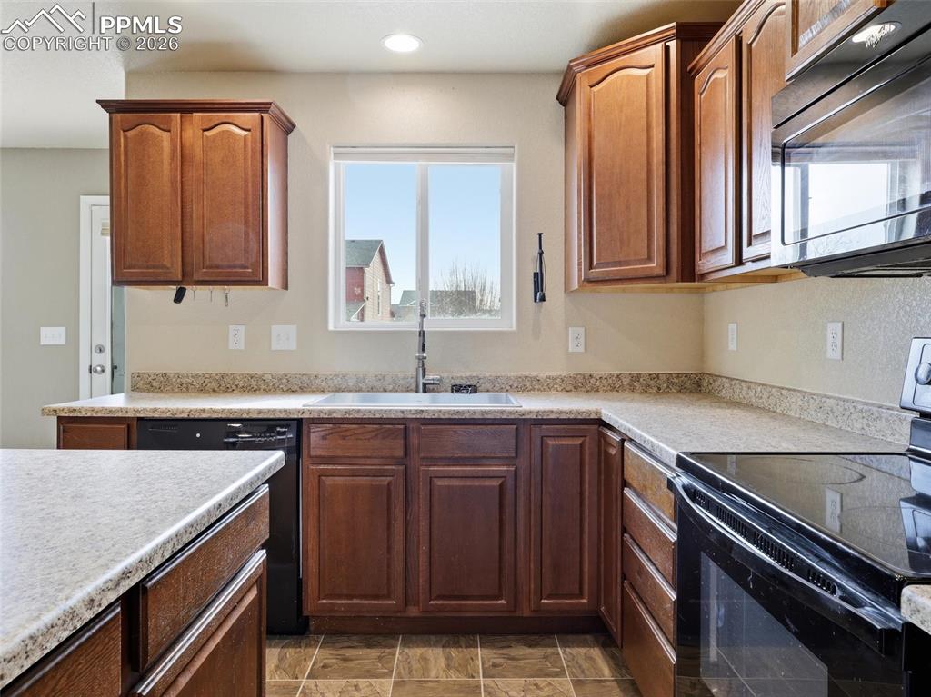 Image 9 of 43: Kitchen