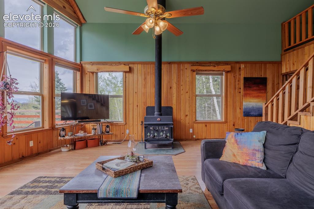 Image 16 of 50: Living Room