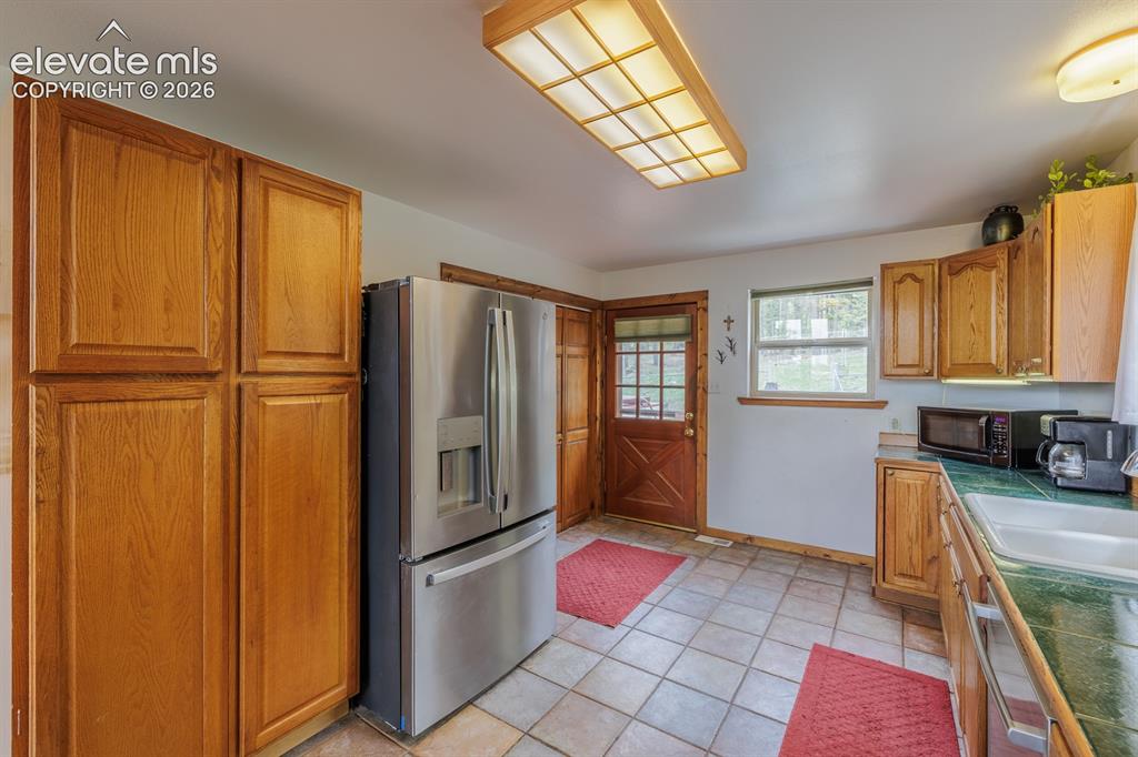 Image 9 of 50: Kitchen