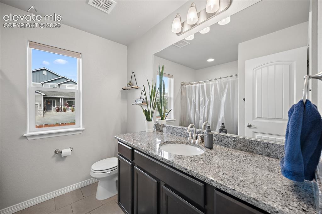 Image 17 of 49: Bathroom