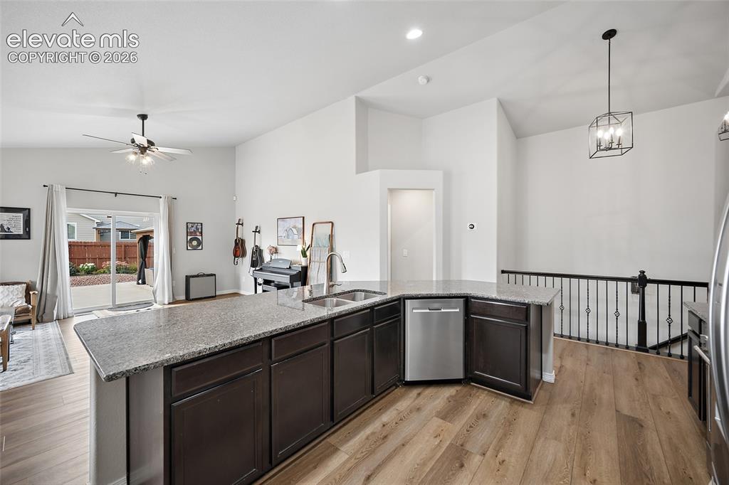 Image 6 of 49: Kitchen
