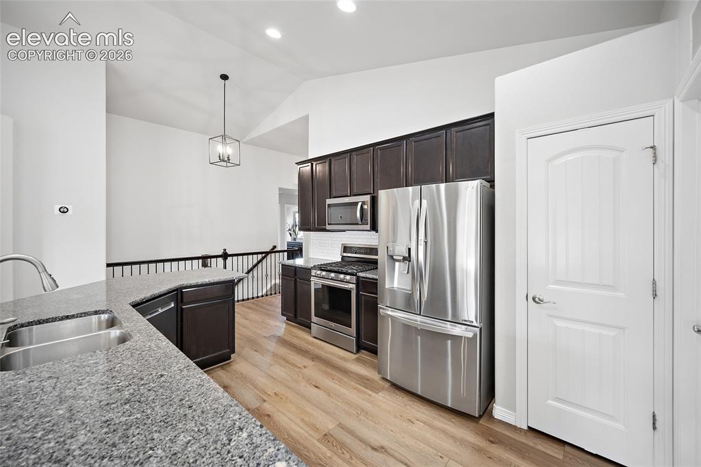 Image 7 of 49: Kitchen