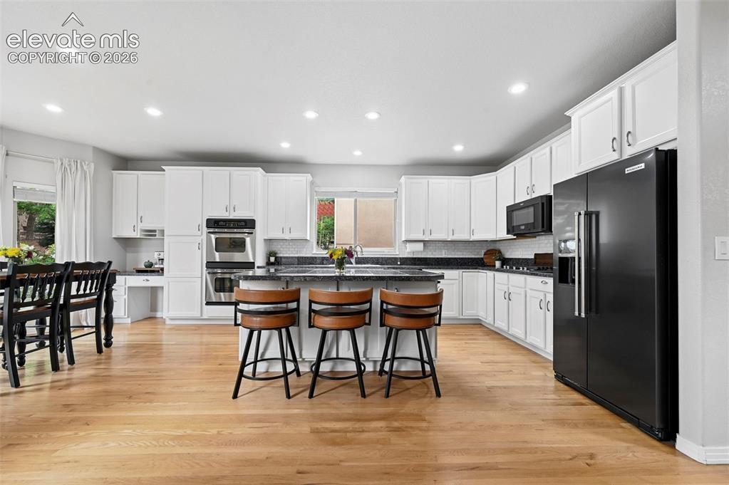 Image 10 of 49: Kitchen