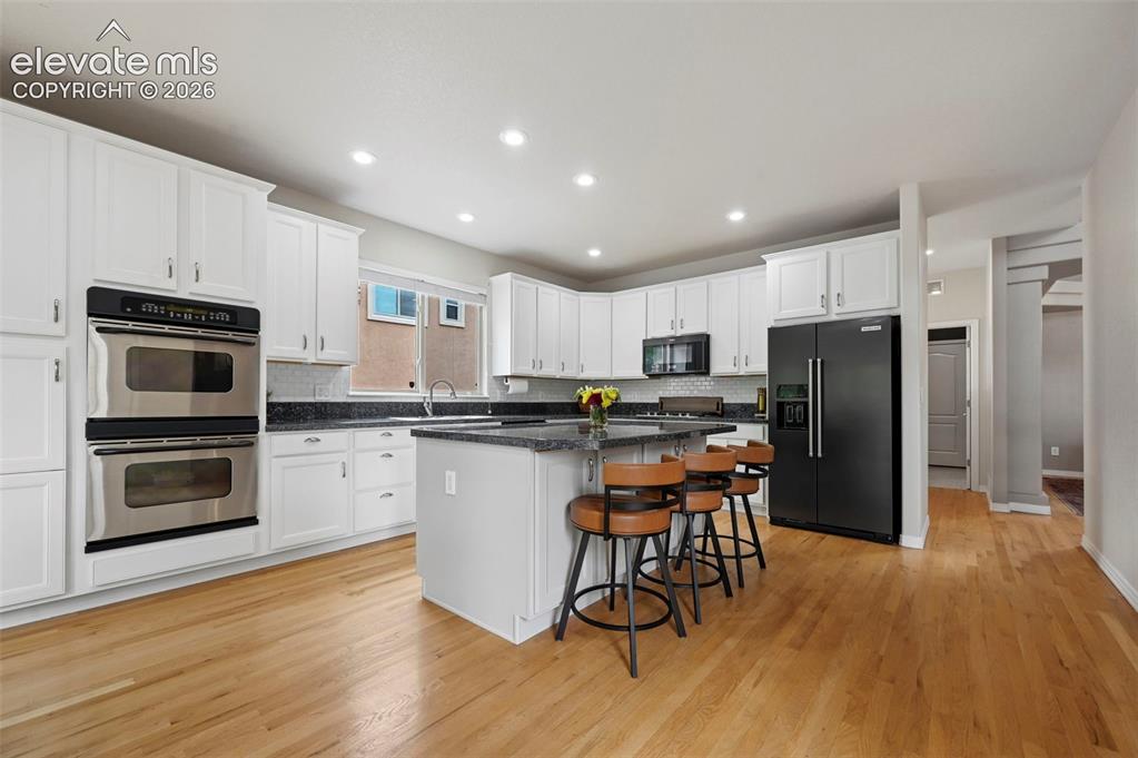 Image 11 of 49: Kitchen