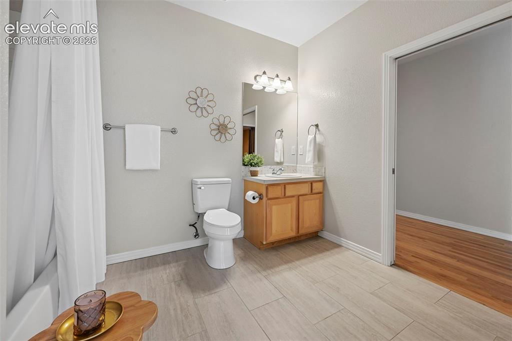 Image 33 of 49: Bathroom