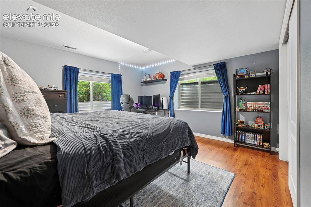 Image 42 of 49: Bedroom
