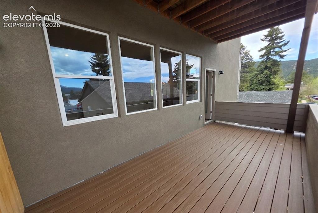 Image 10 of 15: Deck