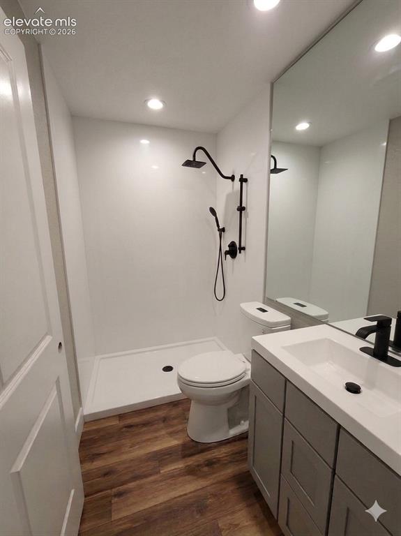 Image 14 of 15: Bathroom