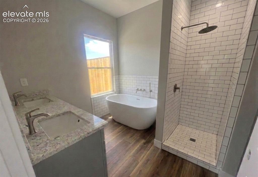 Image 5 of 15: Bathroom