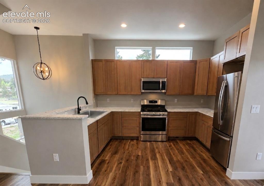 Image 7 of 15: Kitchen