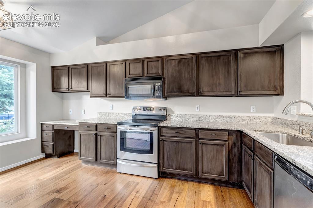 Image 11 of 38: Kitchen