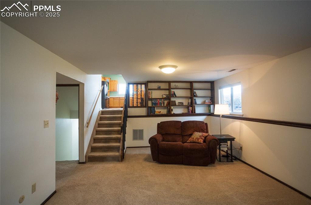 Image 18 of 30: Sitting Room
