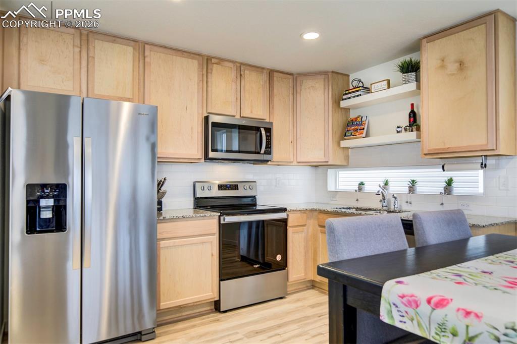 Image 18 of 46: Kitchen