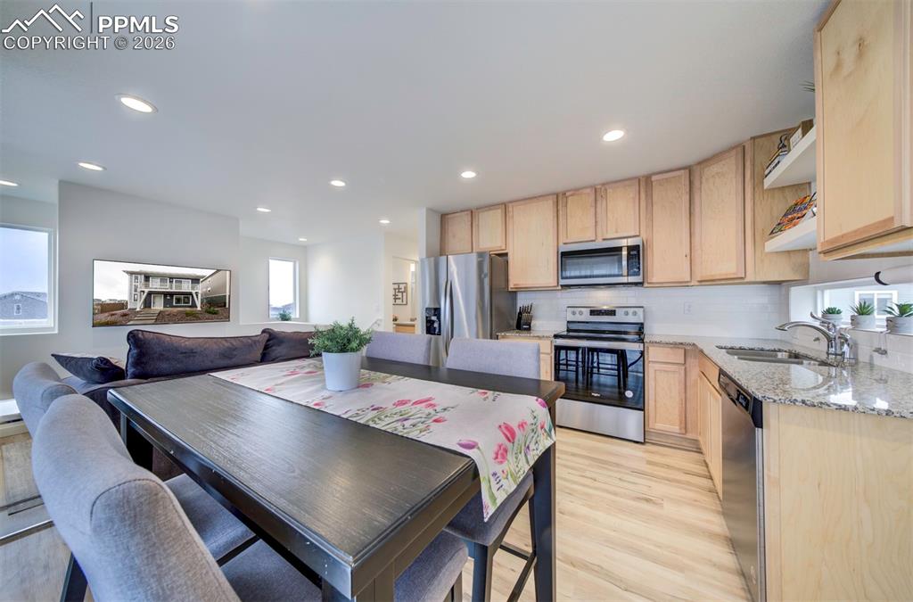 Image 22 of 46: Kitchen