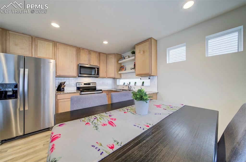 Image 26 of 46: Kitchen