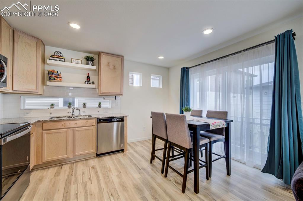 Image 29 of 46: Kitchen