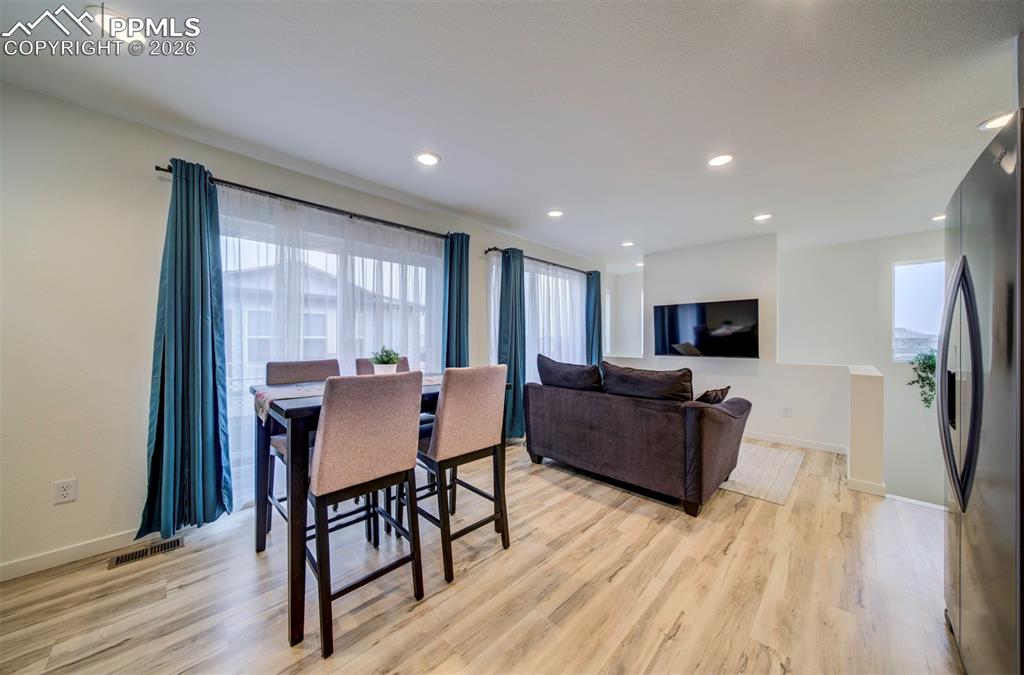 Image 30 of 46: Dining Area