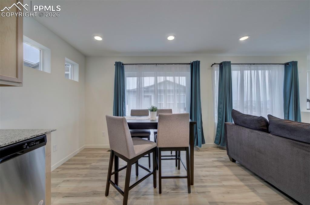 Image 31 of 46: Dining Area