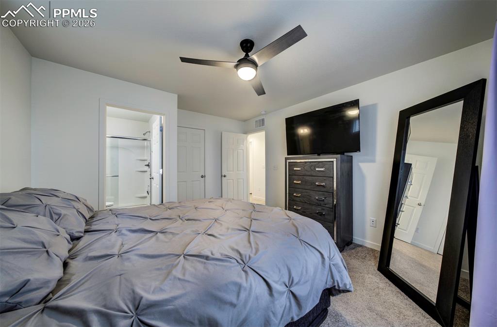 Image 37 of 46: Bedroom