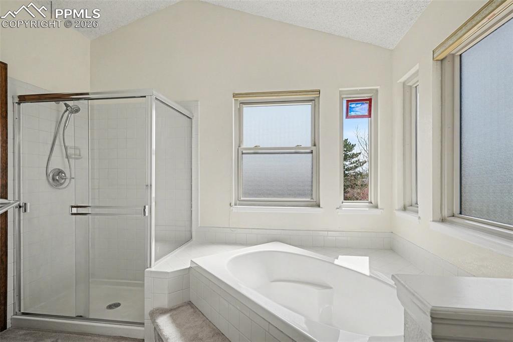 Image 16 of 35: Bathroom