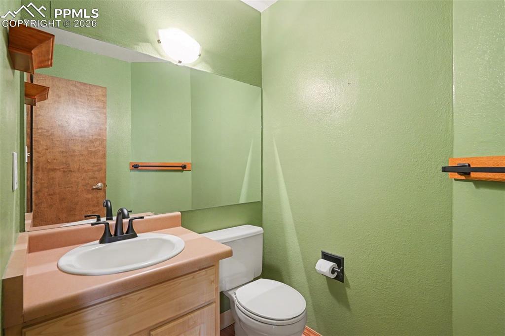 Image 27 of 35: Bathroom