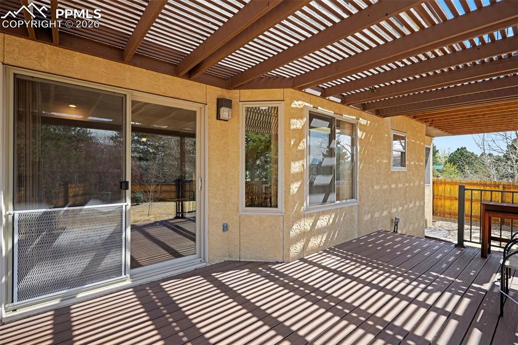 Image 30 of 35: Deck