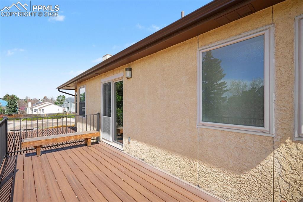 Image 31 of 35: Deck