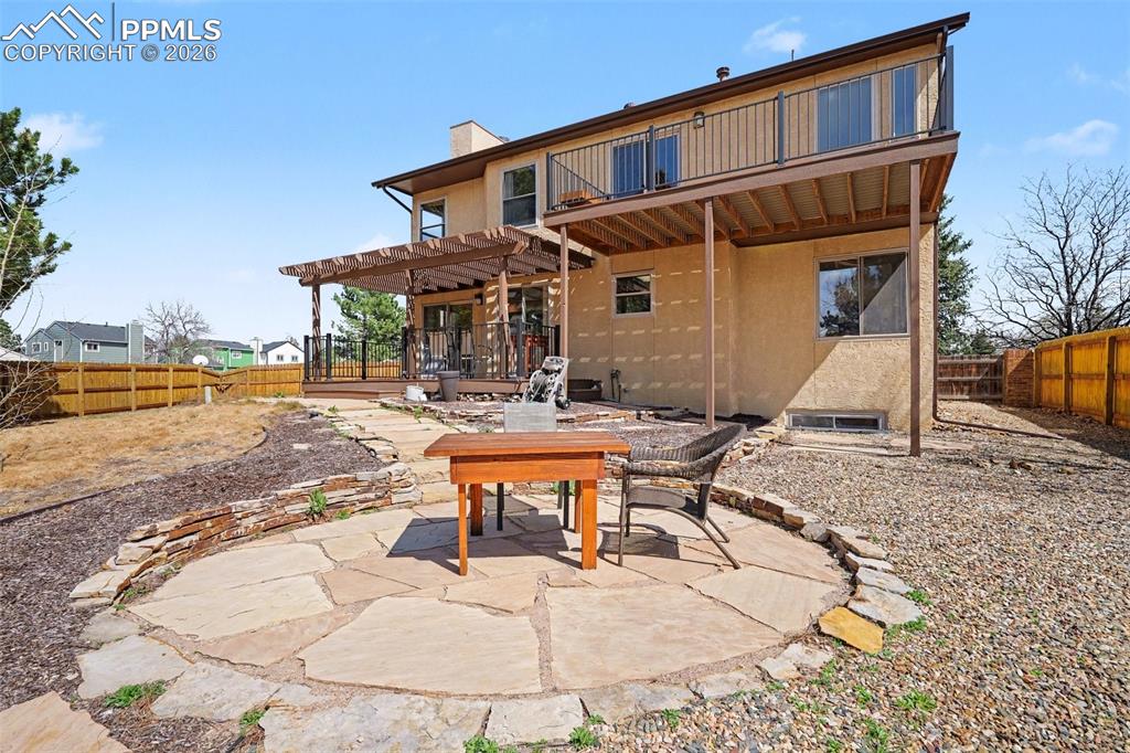 Image 4 of 35: Back of Structure