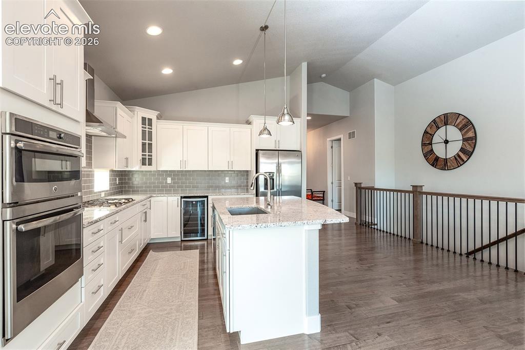 Image 10 of 45: Kitchen