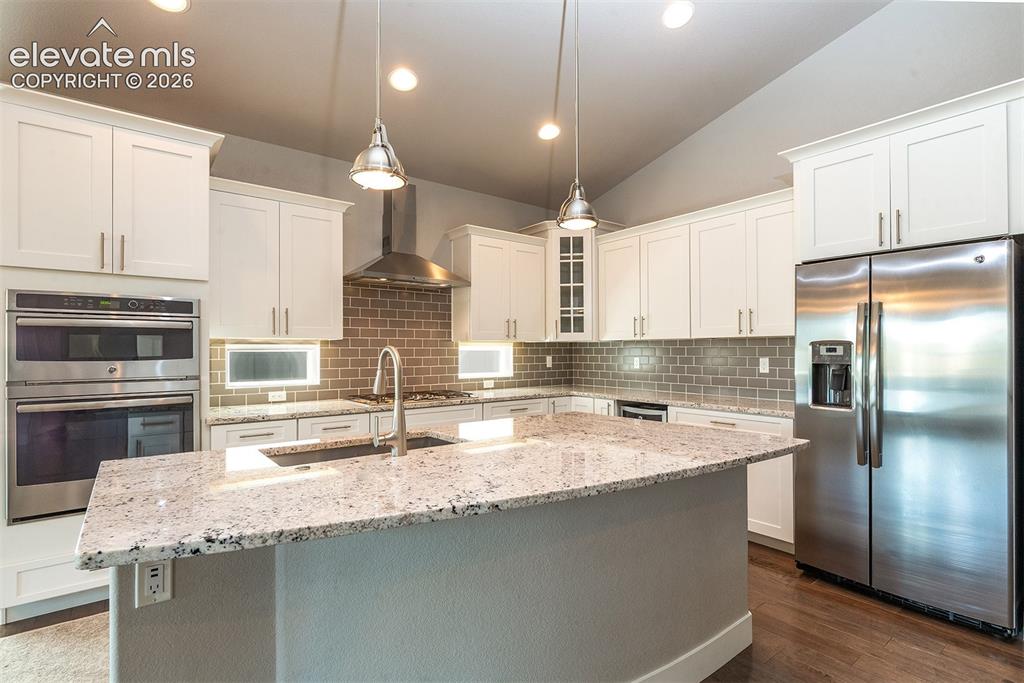 Image 9 of 45: Kitchen